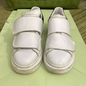 Alexander McQueen sneakers 7.5. White Leather